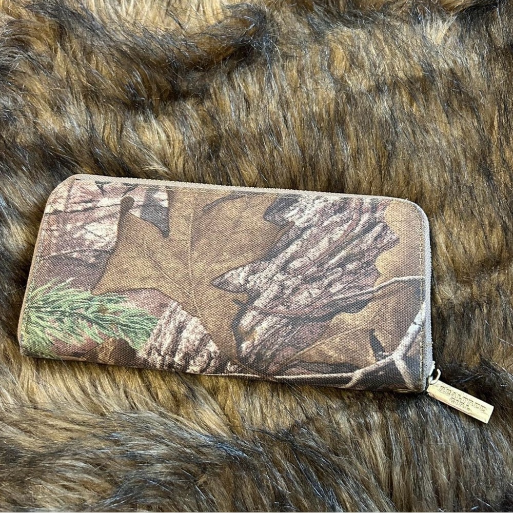 Realtree Girl Camouflage Zipper Wallet